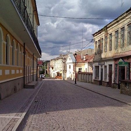 Apartment On Zarvanskaya In Old Town Kamianets-Podilskyi Exterior photo